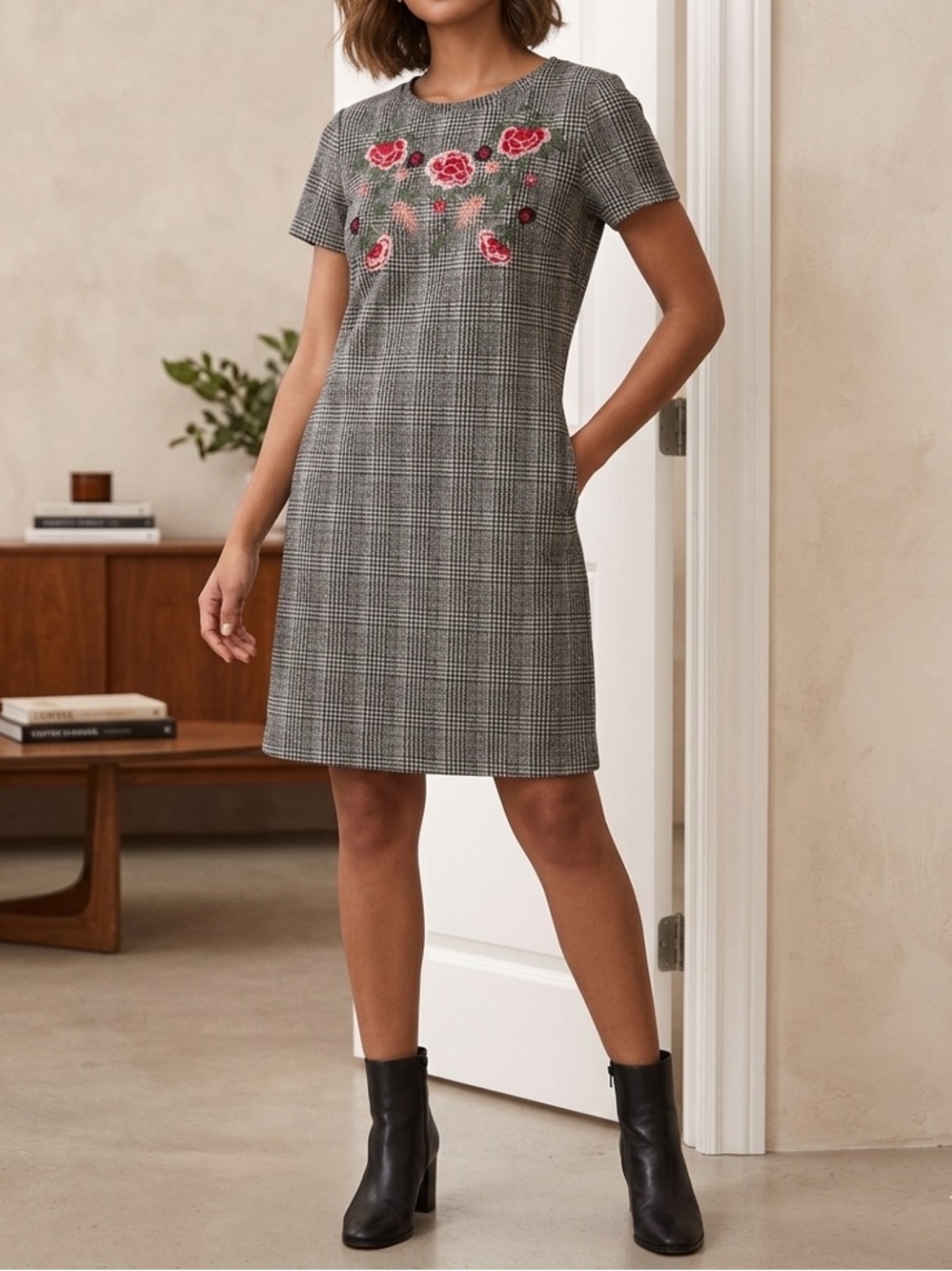 Nine West Plaid Shift Dress Embroidered Floral Rose Detail Short Sleeve❤️